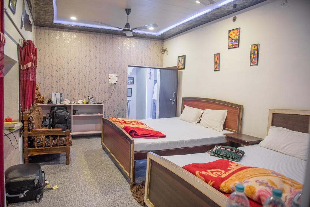 Kanha Paying Guest House Varanasi Exterior photo