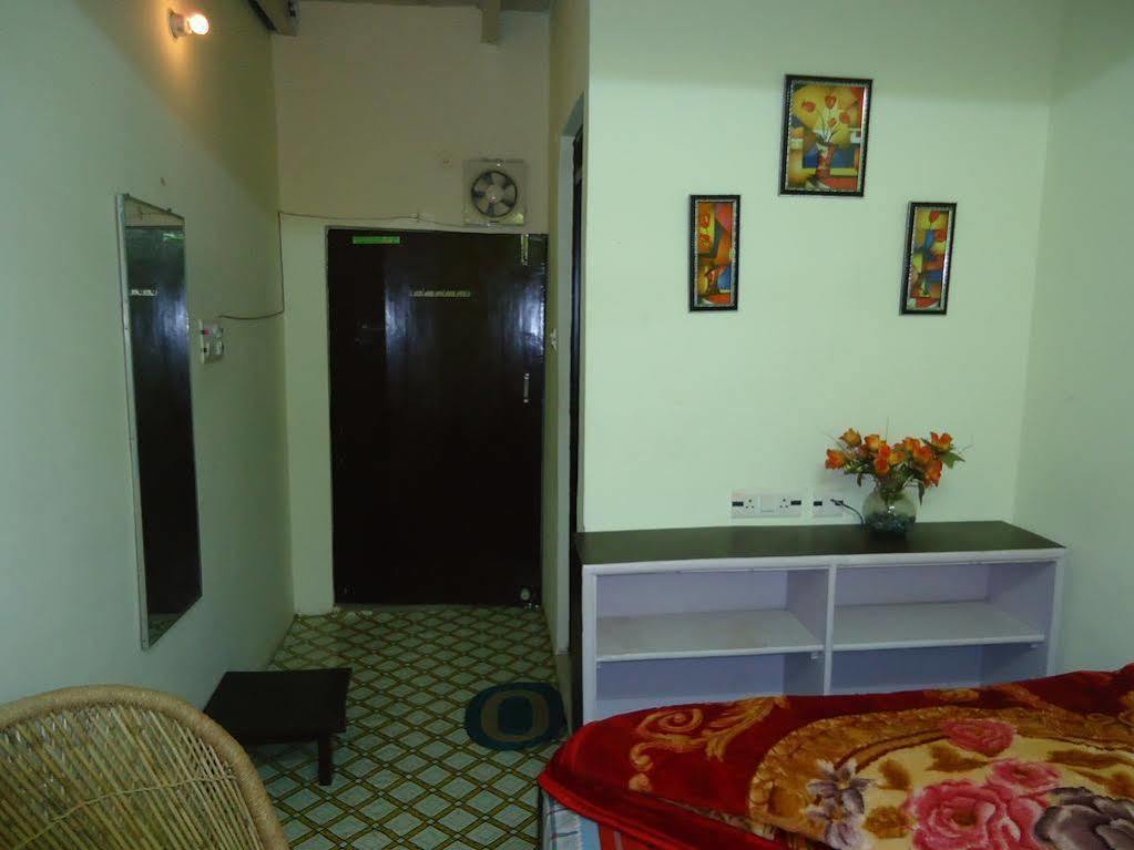 Kanha Paying Guest House Varanasi Exterior photo