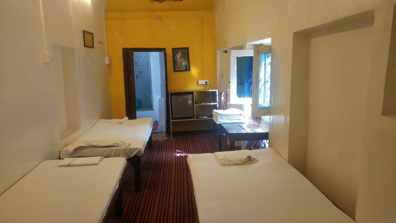 Kanha Paying Guest House Varanasi Exterior photo